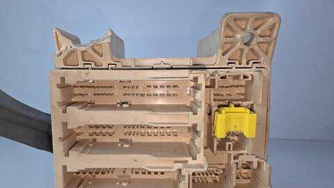 Foto 2ª: Caja Reles Fusibles Toyota Yaris 2SZFE (2003)