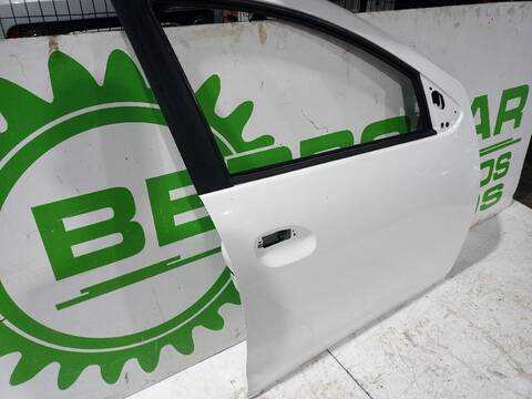 Foto 3ª: Puerta Delantera Derecha Dacia Sandero LAUREATE 90CV [K9K] (2012)