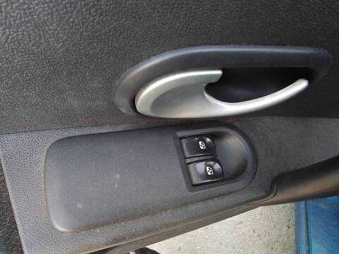 Botonera Elevalunas Renault Clio 1.2 16V 75CV 55KW