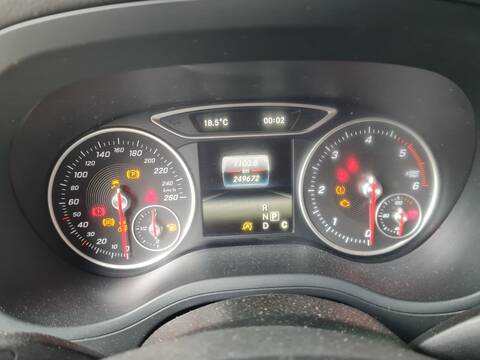 Foto 3ª: Cuadro de Instrumentos Mercedes Clase B 150 B 180 CDI 246.212) 109CV 80KW [K9K] (2016)