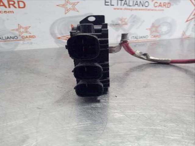 Foto 4ª: Caja Reles Fusibles Renault Scenic EXPRESSION 106CV 78KW [K9K832] (2010)