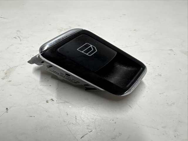 Foto 2ª: Botonera Elevalunas Mercedes Clase C 160 646811 BERLINA (2007)