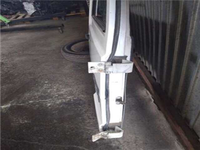 Foto 2ª: Puerta Delantera Derecha Mercedes 100 D (631.332. 631.342) [OM 616.963]