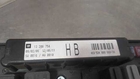 Foto 4ª: Caja Reles Fusibles Opel Zafira COSMO 120CV 88KW [Z19DT] (2006)