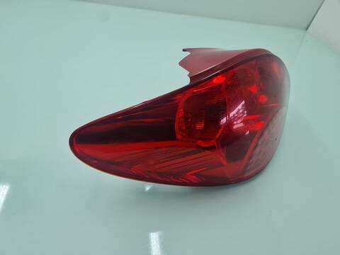 Foto 2ª: Piloto Trasero Izquierdo Peugeot 207 CONFORT 68CV 50KW [8HZ (DV4TD)] (2010)