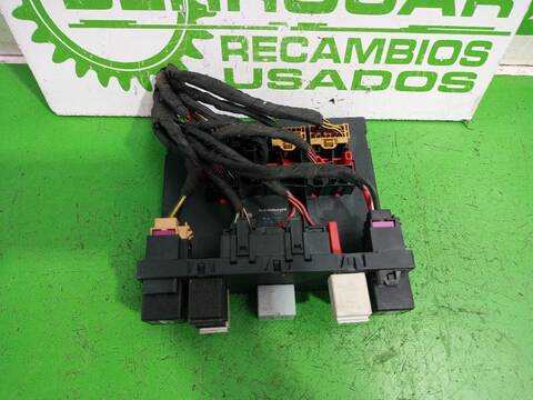 Foto 3ª: Caja Reles Fusibles Volkswagen Passat 2.0 TDI 140CV [BKP] (2005)