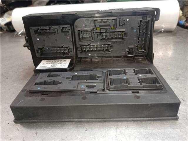 Foto 3ª: Caja Reles Fusibles Mercedes Clase E 180 E 220 CDI (211.006) [OM 646.961]