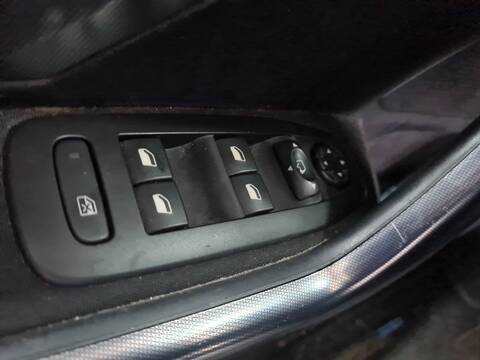 Foto 2ª: Botonera Elevalunas Peugeot 2008 ALLURE 102CV 75KW [YH01] (2019)