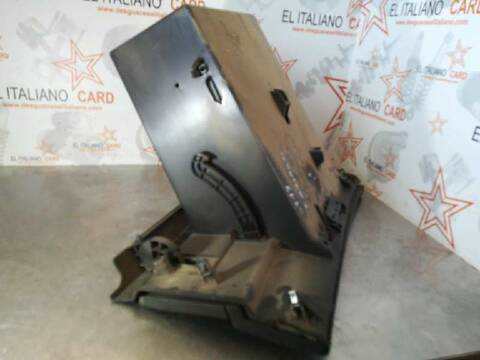 Foto 2ª: Guantera Nissan Qashqai BACKSTAGE 4X4 150CV 110KW [M9R832] (2007)