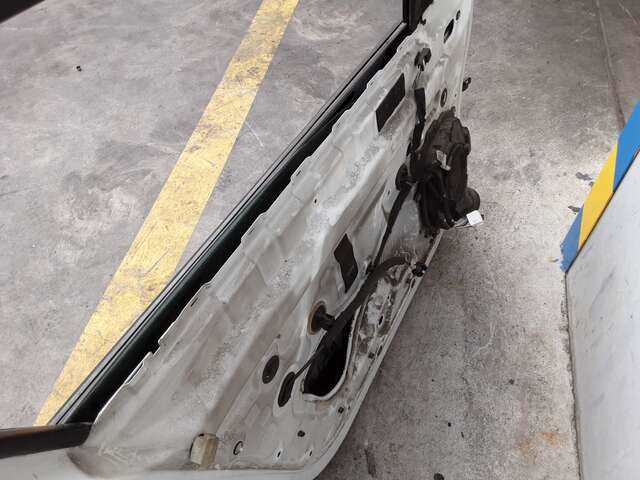 Foto 3ª: Puerta Delantera Izquierda Renault Clio 1.5 DCI90CV [K9K 608] (2013)