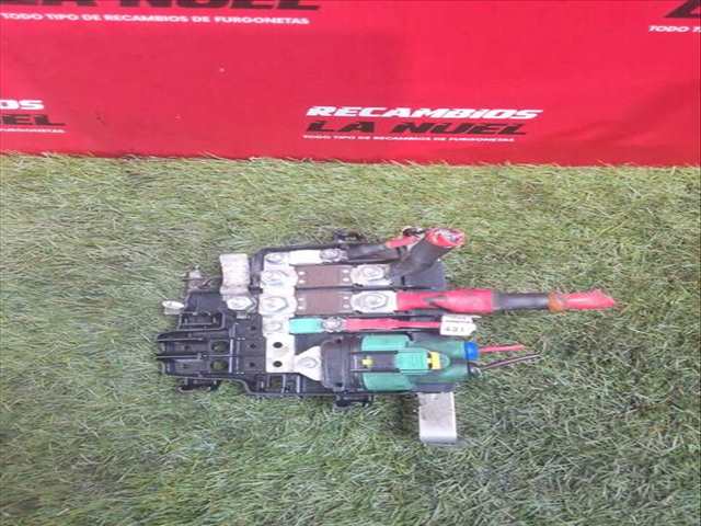 Foto 2ª: Caja Reles Fusibles Renault Master L2H2 HKA 3 5TDCI DIESEL CAT 150CV 110KW FURGON [M9T 716] (2021)