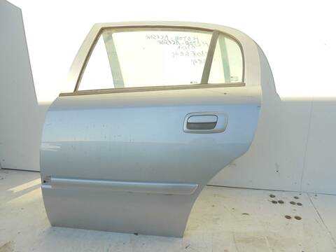 Foto 4ª: Puerta Trasera Izquierda Opel Astra CLUB BERLINA 80CV 59KW [Z17DTL] (2004)