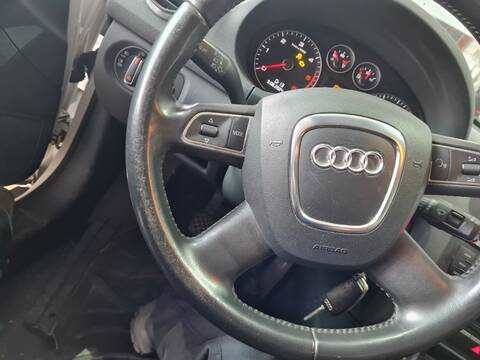 Foto 3ª: Volante Audi A3 1.6 TDI AMBIENTE 105CV 77KW [CAYC] (2010)