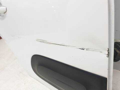 Foto 3ª: Puerta Trasera Derecha Citroen C3 FEEL PACK (2015)