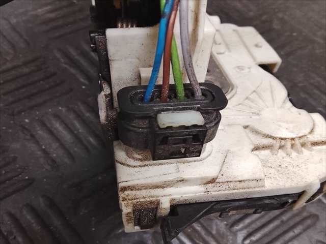 Foto 3ª: Cerradura Puerta Delantera Derecha Mercedes Sprinter 2.2 CDI 143CV (2019)