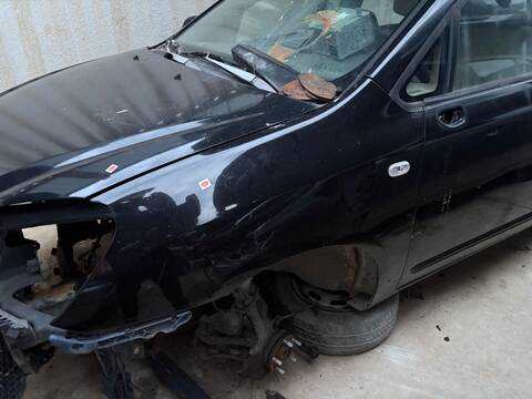 Foto 3ª: Aleta Delantera Izquierda Kia Carens DAEA (2007)