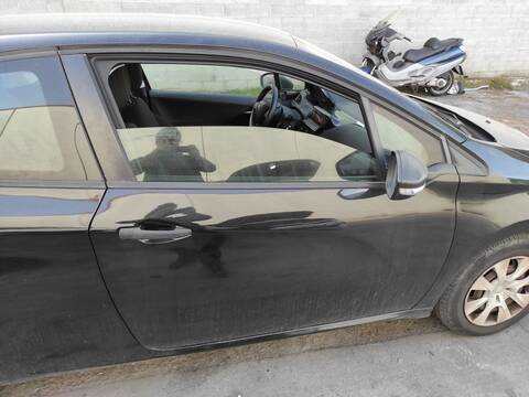 Puerta Delantera Derecha Peugeot 208 ZM01