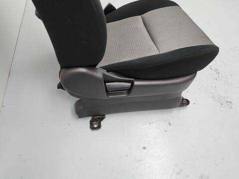 Foto 4ª: Asiento Delantero Derecho Suzuki Grand Vitara 2.0 HDI 110 16V 4X4 SQ 420D) 109CV 80KW [RHW] (2005)