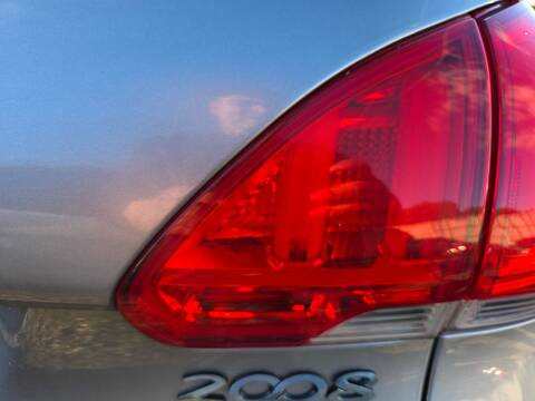 Piloto Portón Derecho Peugeot 2008 HMZ