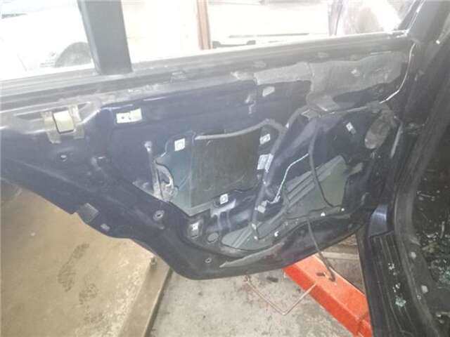 Foto 3ª: Puerta Trasera Izquierda Bmw Serie 3 315 2.0 318D [2.0 LTR. - 85 KW DIESEL CAT (1951 CM3)] [M47 D20 (204D1)]