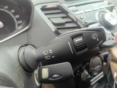 Foto 2ª: Mando Luces Ford Fiesta YYJB (2016)