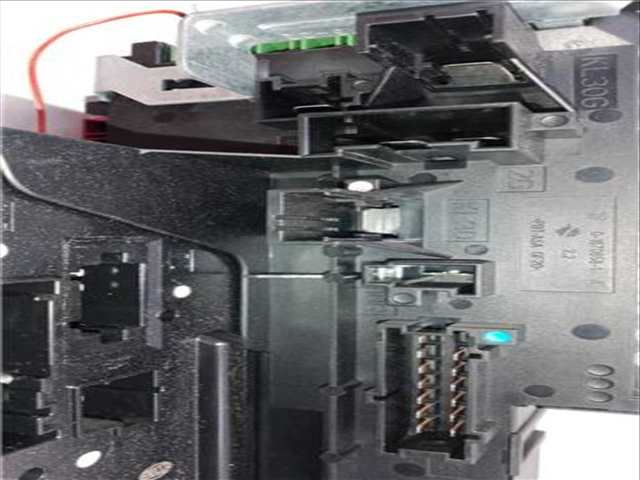Foto 4ª: Caja Reles Fusibles Mercedes Clase C 160 C 220 T CDI BLUEEFFICIENCY CAT 170CV 125KW FAMILIAR [651911] (2013)