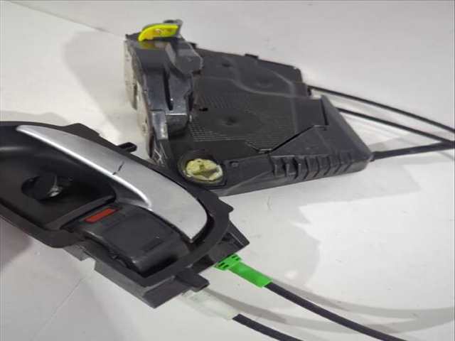 Foto 2ª: Cerradura Puerta Delantera Izquierda Toyota Yaris ACTIVE 112CV [2NRFKE] (2017)