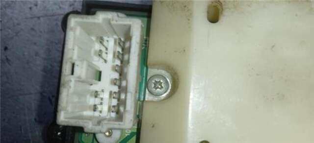 Foto 3ª: Botonera Elevalunas Mitsubishi L200 2.5 D (K14T) [4 D 56]