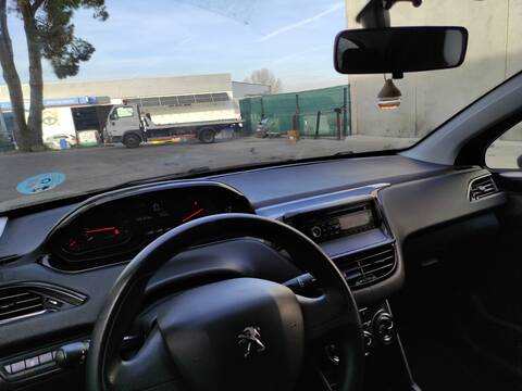 Salpicadero Peugeot 208 ZM01