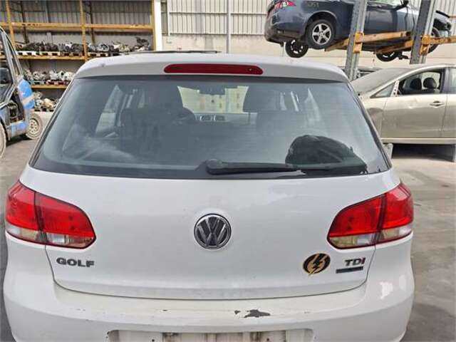 Portón Volkswagen Golf 1.6 ADVANCE BLUEMOTION [1.6 LTR. - 77 KW TDI DPF]