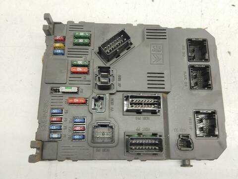 Foto 4ª: Caja Reles Fusibles Peugeot 206 XR BERLINA 75CV 55KW [KFW] (2002)