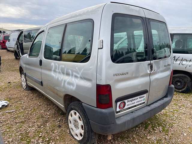 Foto 2ª: Paragolpes Trasero Peugeot Partner 1.9 D 70cv [WJZ] (2005)