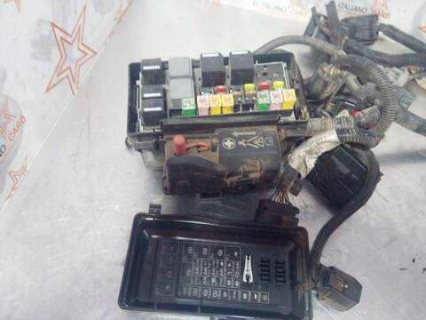 Foto 4ª: Caja Reles Fusibles Ford Transit FT 300 M CABINA SIMPLE MEDIA 125CV 92KW CAJA ABIERTA [CYRB] (2013)