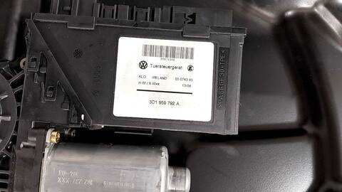 Foto 3ª: Elevalunas Eléctrico Delantero Derecho Volkswagen Touareg 2.5 TDI 174CV (2002)