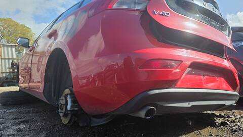 Foto 3ª: Paragolpes Trasero Volvo V40 D5204T6 (2012)