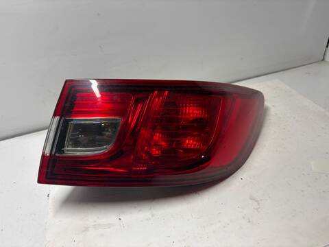 Foto 3ª: Piloto Trasero Derecho Renault Clio H4B400 (2014)