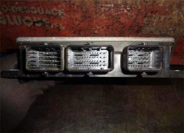 Foto 3ª: Centralita Motor ECU Renault Megane 1.5 AUTHENTIQUE [1.5 LTR. - 74 KW DCI DIESEL] II BERLINA 5P (10.2002-_) [K9KF728]
