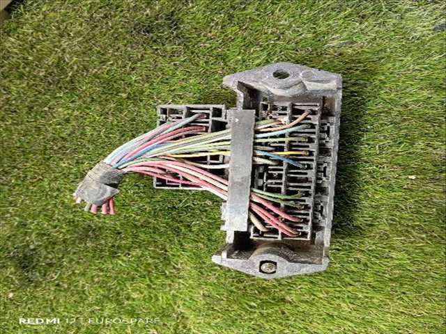Foto 2ª: Caja Reles Fusibles Nissan Patrol 3.3 D SD33 5P (1989)